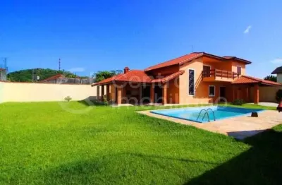 Casa à venda com piscina e 6 quartos em peruíbe, no bairro belmira novaes