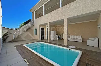 Casa à venda com piscina e 4 quartos em peruíbe, no bairro maria h novaes