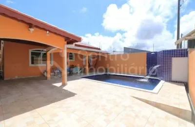 Casa à venda com piscina e 2 quartos em peruíbe, no bairro parque balneario oasis