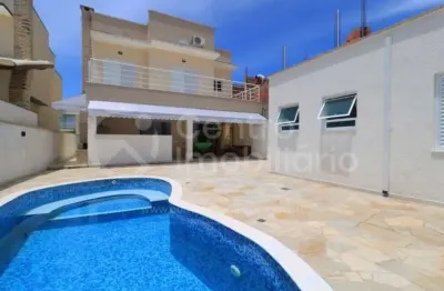 Casa à venda com piscina e 3 quartos em peruíbe, no bairro jd tres marias