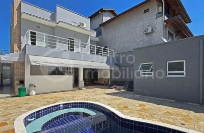 Casa à venda com piscina e 3 quartos em peruíbe, no bairro jd tres marias