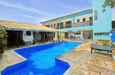 Casa à venda com piscina e 7 quartos em peruíbe, no bairro vila romar