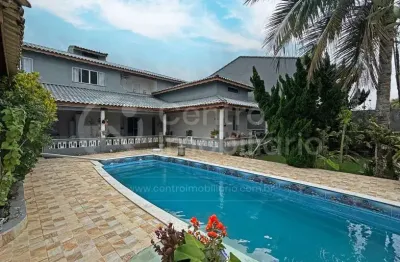 Casa à venda com piscina e 4 quartos em peruíbe, no bairro balneario josedy