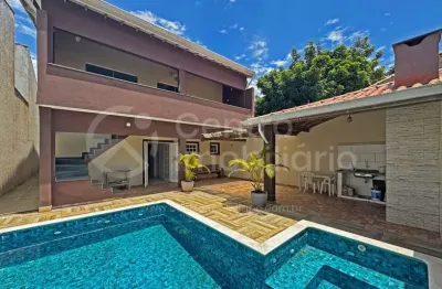 Casa à venda com piscina e 4 quartos em peruíbe, no bairro maria h novaes