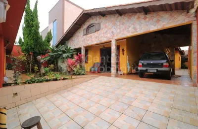 Casa à venda com 4 quartos em peruíbe, no bairro centro