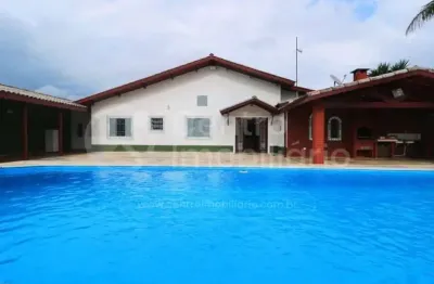 Casa à venda com piscina e 4 quartos em peruíbe, no bairro cidade nova peruíbe
