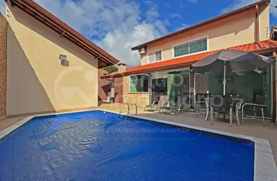 Casa à venda com piscina e 4 quartos em peruíbe, no bairro cidade nova peruíbe
