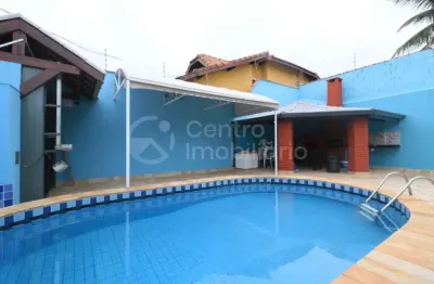 Casa à venda com piscina e 3 quartos em peruíbe, no bairro balneario barra de jangada