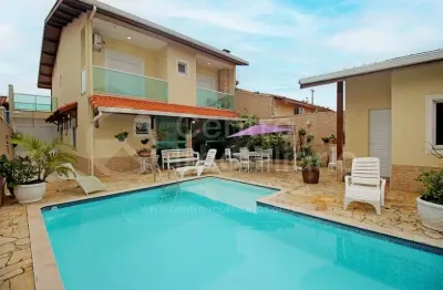 Casa à venda com piscina e 4 quartos em peruíbe, no bairro maria h novaes