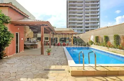 Casa à venda com piscina e 3 quartos em peruíbe, no bairro centro