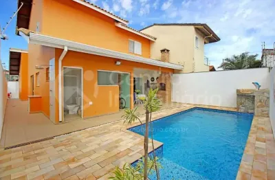 Casa à venda com piscina e 3 quartos em peruíbe, no bairro parque balneario oasis