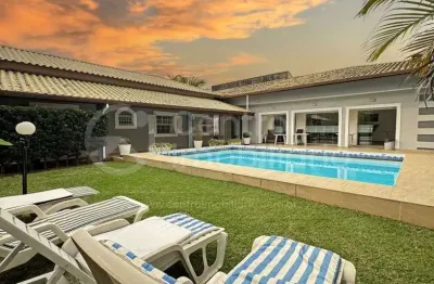 Casa à venda com piscina e 3 quartos em peruíbe, no bairro parque balneario oasis