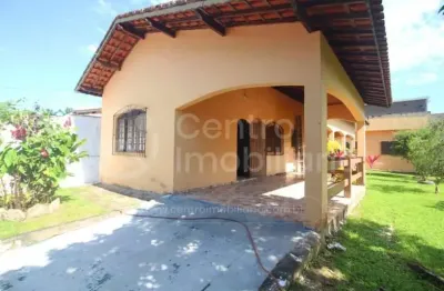 Casa à venda com 2 quartos em peruíbe, no bairro jardim veneza