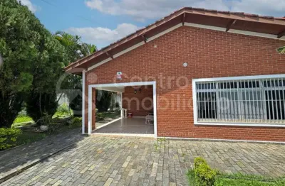 CASA à venda com 3 quartos em Peruíbe, no bairro Balneario Sao Joao Batista