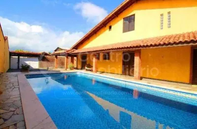 Casa à venda com piscina e 3 quartos em peruíbe, no bairro estancia balnearia convento velho