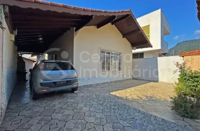 Casa à venda com 3 quartos em peruíbe, no bairro centro