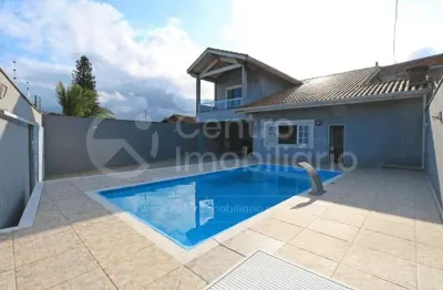 Casa à venda com piscina e 5 quartos em peruíbe, no bairro balneario continental