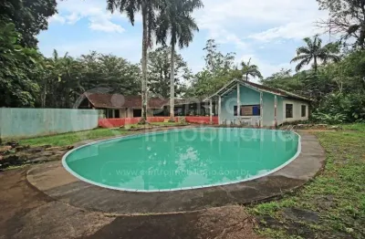 Casa à venda com piscina e 10 quartos em peruíbe, no bairro vila peruíbe