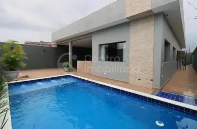 Casa à venda com piscina e 3 quartos em peruíbe, no bairro flora rica iii