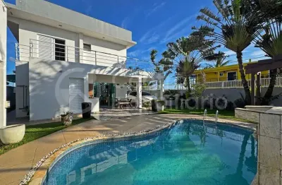 Casa à venda com piscina e 4 quartos em peruíbe, no bairro maria h novaes