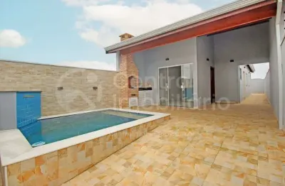 Casa à venda com piscina e 2 quartos em peruíbe, no bairro flora rica