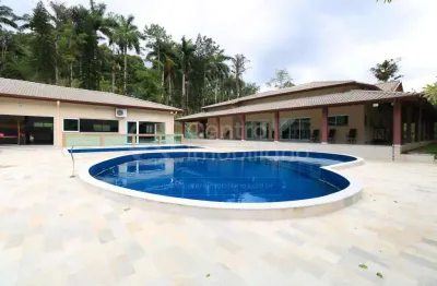 Casa à venda com piscina e 6 quartos em peruíbe, no bairro bananal