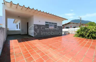 Casa à venda com 3 quartos em peruíbe, no bairro centro