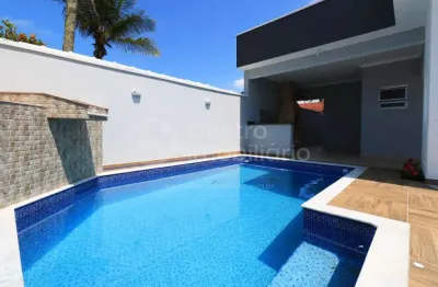 Casa à venda com piscina e 3 quartos em peruíbe, no bairro parque balneario oasis