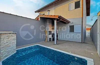 Casa à venda com piscina e 3 quartos em peruíbe, no bairro parque balneario oasis