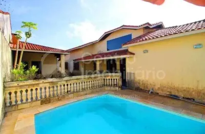 Casa à venda com piscina e 4 quartos em peruíbe, no bairro maria h novaes