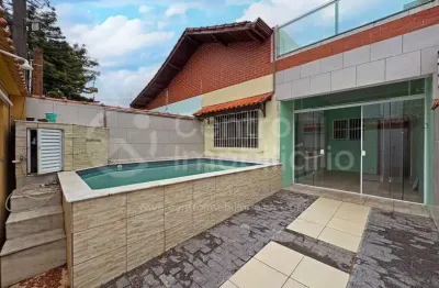 Casa à venda com piscina e 2 quartos em peruíbe, no bairro cidade nova peruíbe