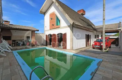 Casa à venda com piscina e 4 quartos em peruíbe, no bairro belmira novaes