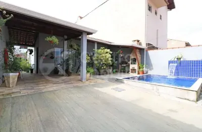 Casa à venda com piscina e 2 quartos em peruíbe, no bairro jardim marcia
