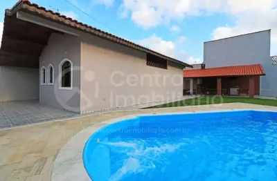 Casa à venda com piscina e 3 quartos em peruíbe, no bairro parque balneario oasis