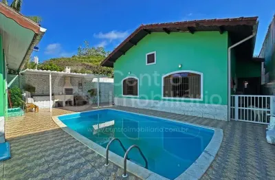 Casa à venda com piscina e 3 quartos em peruíbe, no bairro stella maris