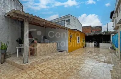 Casa à venda com 3 quartos em peruíbe, no bairro centro