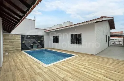 Casa à venda com piscina e 3 quartos em peruíbe, no bairro cidade nova peruíbe