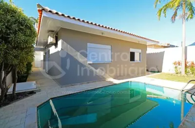 Casa à venda com piscina e 3 quartos em peruíbe, no bairro stella maris