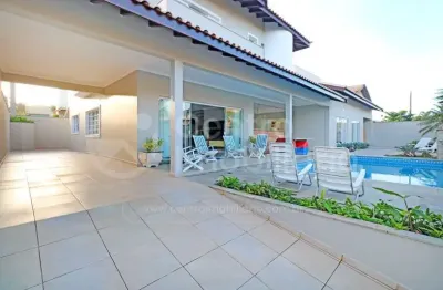 Casa à venda com piscina e 4 quartos em peruíbe, no bairro estancia sao jose