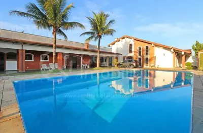 Casa à venda com piscina e 3 quartos em peruíbe, no bairro jardim imperador