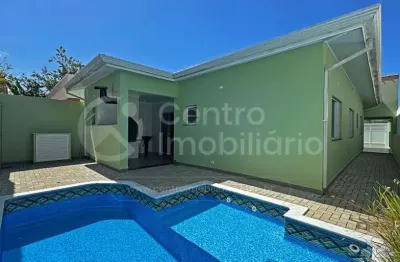 Casa à venda com piscina e 3 quartos em peruíbe, no bairro estancia sao jose