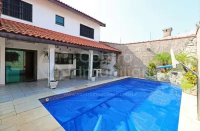 Casa à venda com piscina e 4 quartos em peruíbe, no bairro stella maris