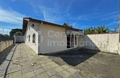 Casa à venda com 3 quartos em peruíbe, no bairro centro