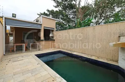 Casa à venda com piscina e 2 quartos em peruíbe, no bairro jardim brasil
