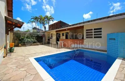 Casa à venda com piscina e 4 quartos em peruíbe, no bairro stella maris