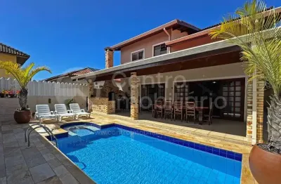 Casa à venda com piscina e 4 quartos em peruíbe, no bairro bougainvillee iii