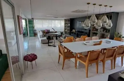 Apartamento com 4 suítes - alto padrão e moveis projetados) no tirol.