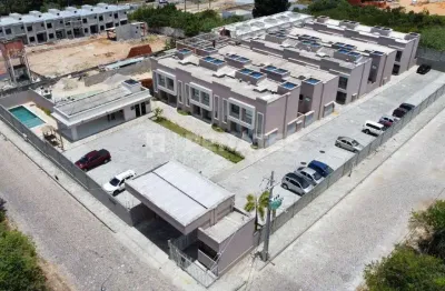 Casa duplex em condomínio fechado com 3 quartos sendo 2 suítes em nova parnamirim