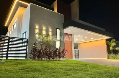 Casa no jardins amsterdã com 4 quartos sendo 3 suítes ou escritrório. lote de 496m2 e 267m2 de área construída.