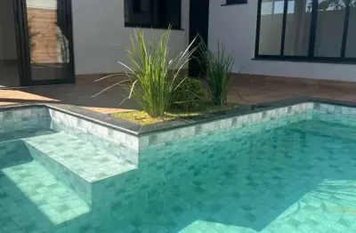 Vendo casa com piscina em condomínio fechado 3 suítes, uberlândia